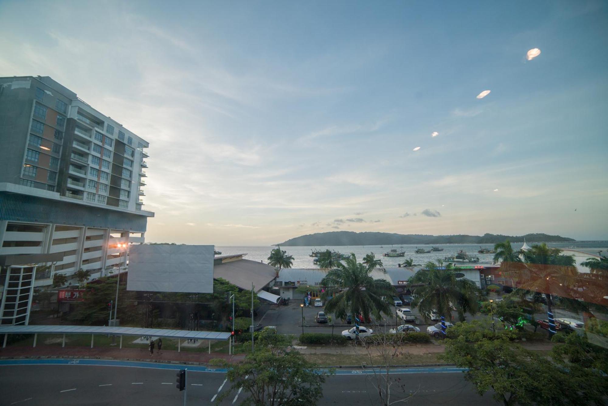 Homy Seafront Hostel Kota Kinabalu Exterior foto